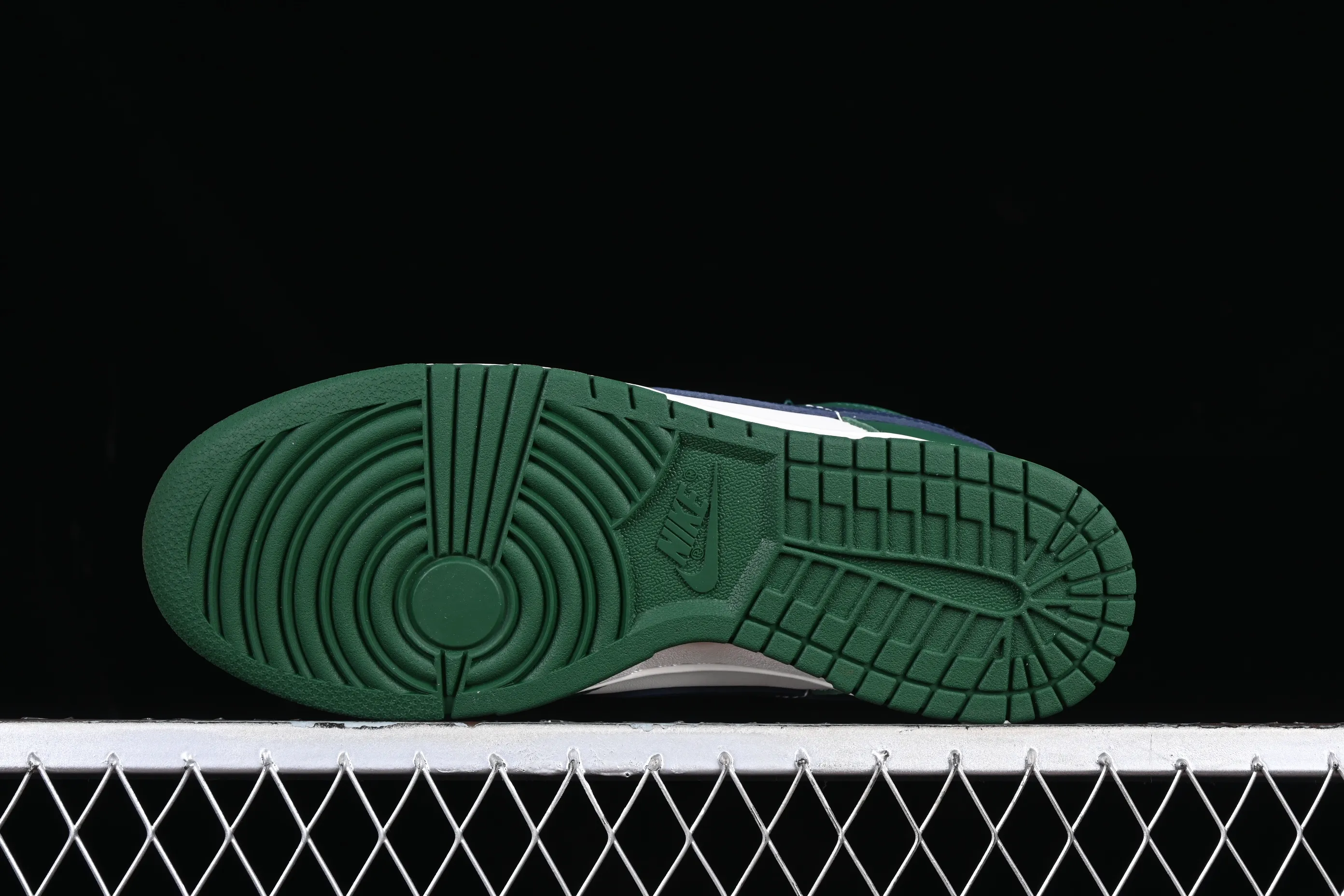All categories Nk SB Dunk series Nk SB Dunk Low low-top sneakers C version Nk Dunk Low "Gorge Green" retro white and green SB low-top sports and leisure sneakers DD1503-300